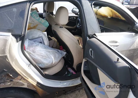 2021 BMW 228I Gran Coupe xDrive z USA, uszkodzony, nr VIN WBA73AK02M7H45421